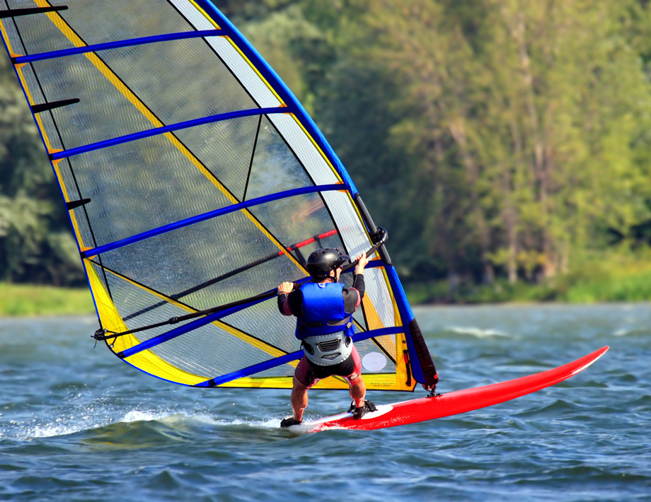 activiteiten aan de meren van l'eau d'heure - Planche A Voile