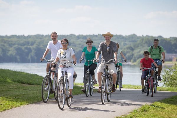 Bike rental at Lacs de l'Eau d'Heure